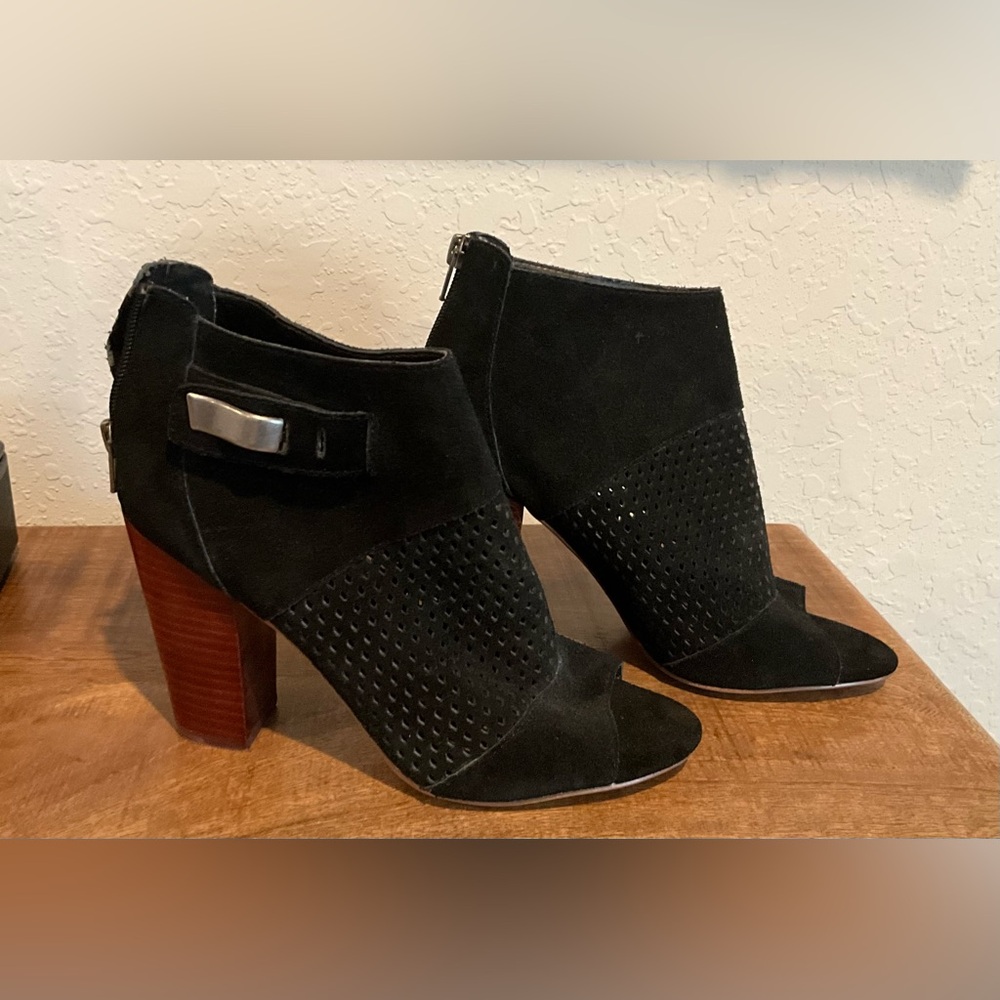 Dolce Vita Black Peep Toe Suede Leather Heel Sandals- Size 7